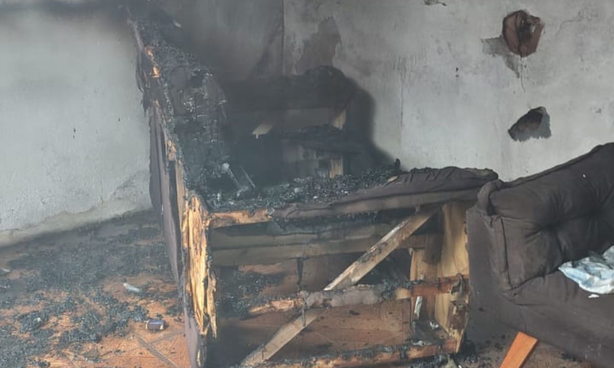 Após briga de irmãos, Bombeiros controlam incêndio em casa em Juiz de Fora