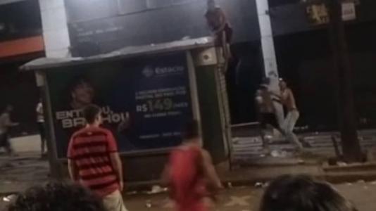 Briga generalizada é registrada na Savassi, no último dia de Carnaval