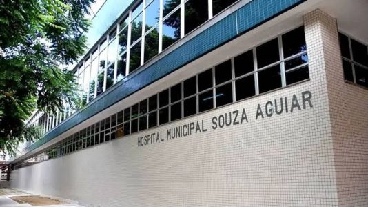 Briga generalizada no Rio levou muitos feridos ao Hospital Souza Aguiar