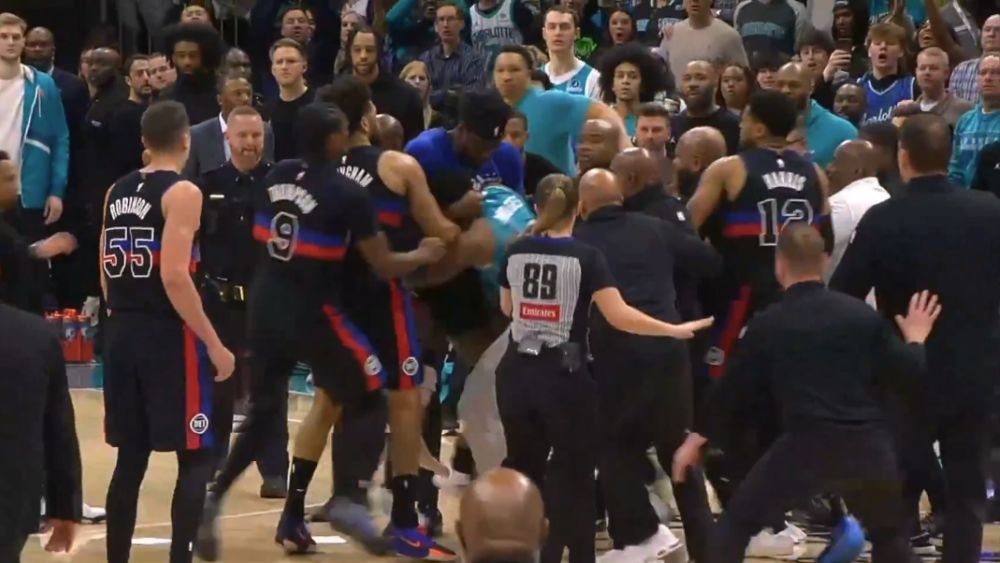 Quatro jogadores são suspensos pela NBA após briga generalizada em quadra