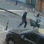 Vídeo: homem é morto com facada no pescoço no Centro de BH; suspeito fugiu