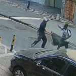 Vídeo: homem é morto com facada no pescoço no Centro de BH; suspeito fugiu