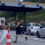 Vídeo: motoristas usam faca e cone durante briga em pedágio de rodovia em MG