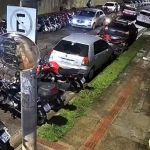 Vídeo: homem é esfaqueado dentro de carro em BH; briga de trânsito pode ter motivado crime