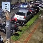 Vídeo: homem é esfaqueado dentro de carro em BH; briga de trânsito pode ter motivado crime