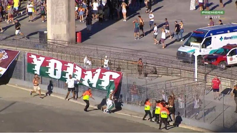 Imagens mostram briga entre torcedores de Atlético e Fluminense, em Cariacica