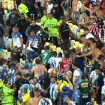 Fifa multa a CBF por briga das torcidas de Brasil e Argentina em jogo no Maracanã