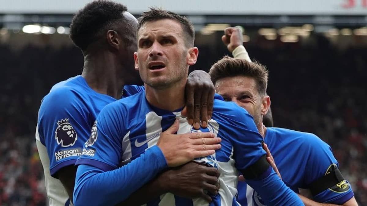 Com gol de brasileiro, Brighton derrota o United; City também vence e é líder do Inglês