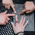 Mais de 30 crianças são hospitalizadas após brincadeira com tabuleiro ouija