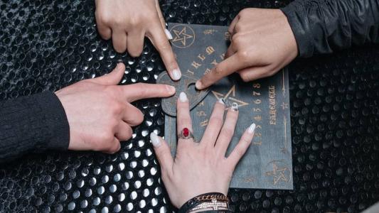 Brincadeira com tabuleiro ouija causou problema em escola colombiana