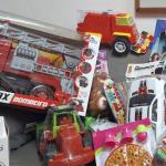 Crianças doam brinquedos para campanha solidária da Itatiaia e da Mão Amiga