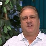 Homem ganha R$ 67 milhões na loteria, compra time, torra dinheiro e tem que voltar a trabalhar  