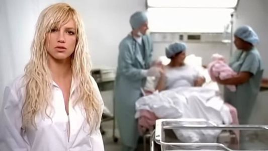 Britney Spears no videoclipe de 'Everytime'