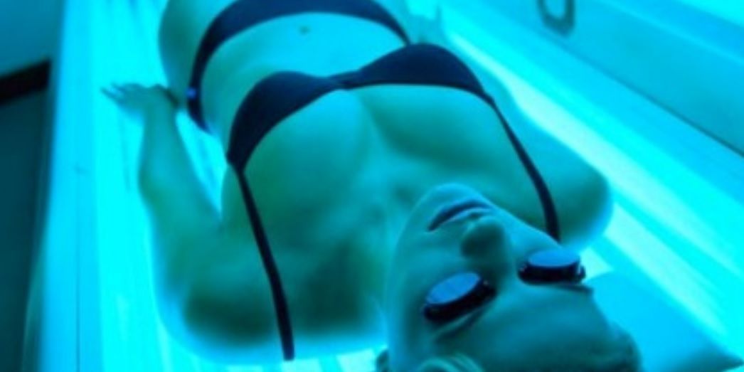 Apesar de proibido, bronzeamento artificial ainda é popular no Vale do Aço