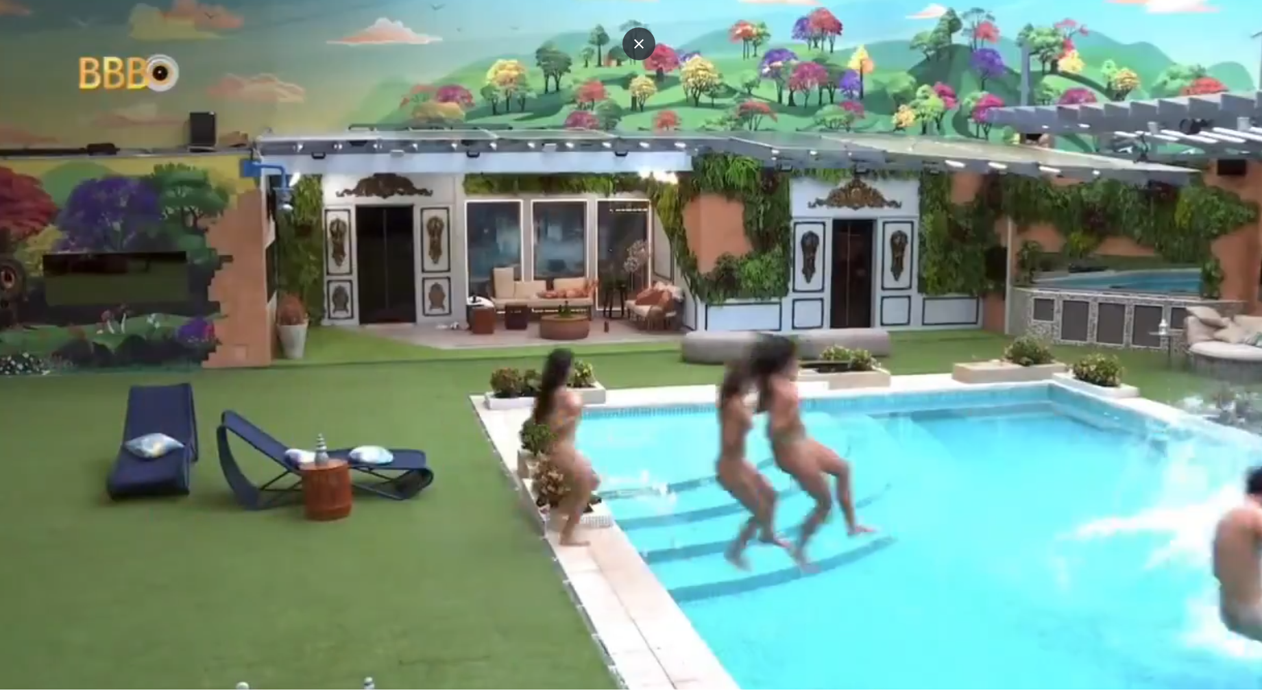 Davi, Matteus, Alane, Beatriz e Isabelle pulam pelados na piscina do BBB 24; vídeos