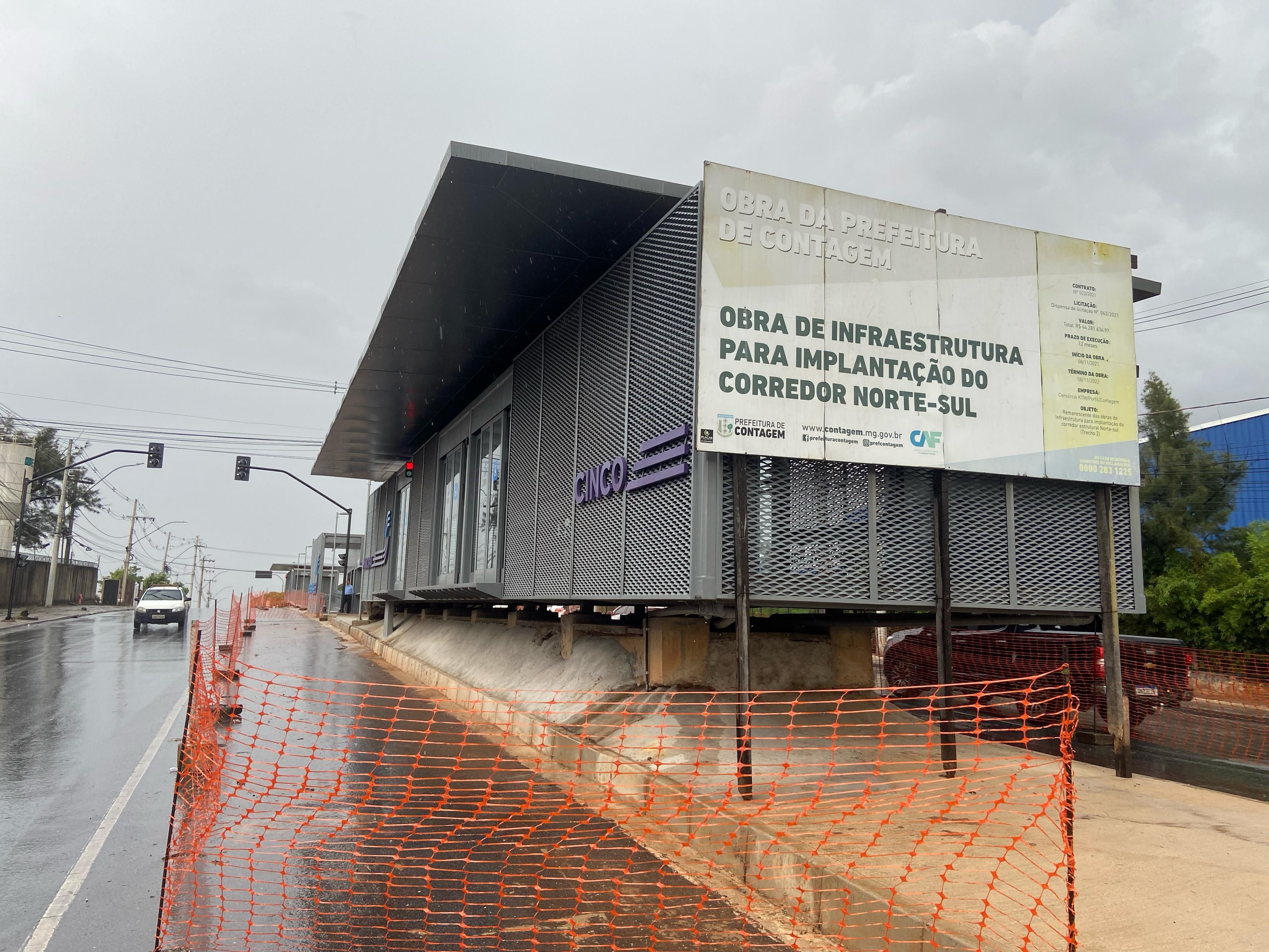 Estações do BRT de Contagem têm desnível em plataforma e precisarão passar por reforma antes de inauguração