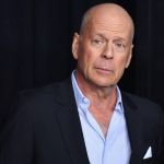 Bruce Willis é visto em público pela primeira vez após diagnóstico de demência