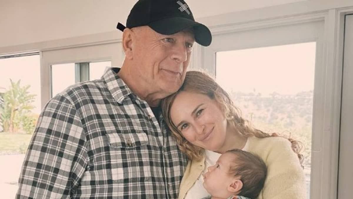 Bruce Willis faz rara aparição em foto com filha e neta após diagnóstico de demência
