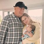 Filha de Bruce Willis dá atualização sobre saúde do ator, diagnosticado com demência