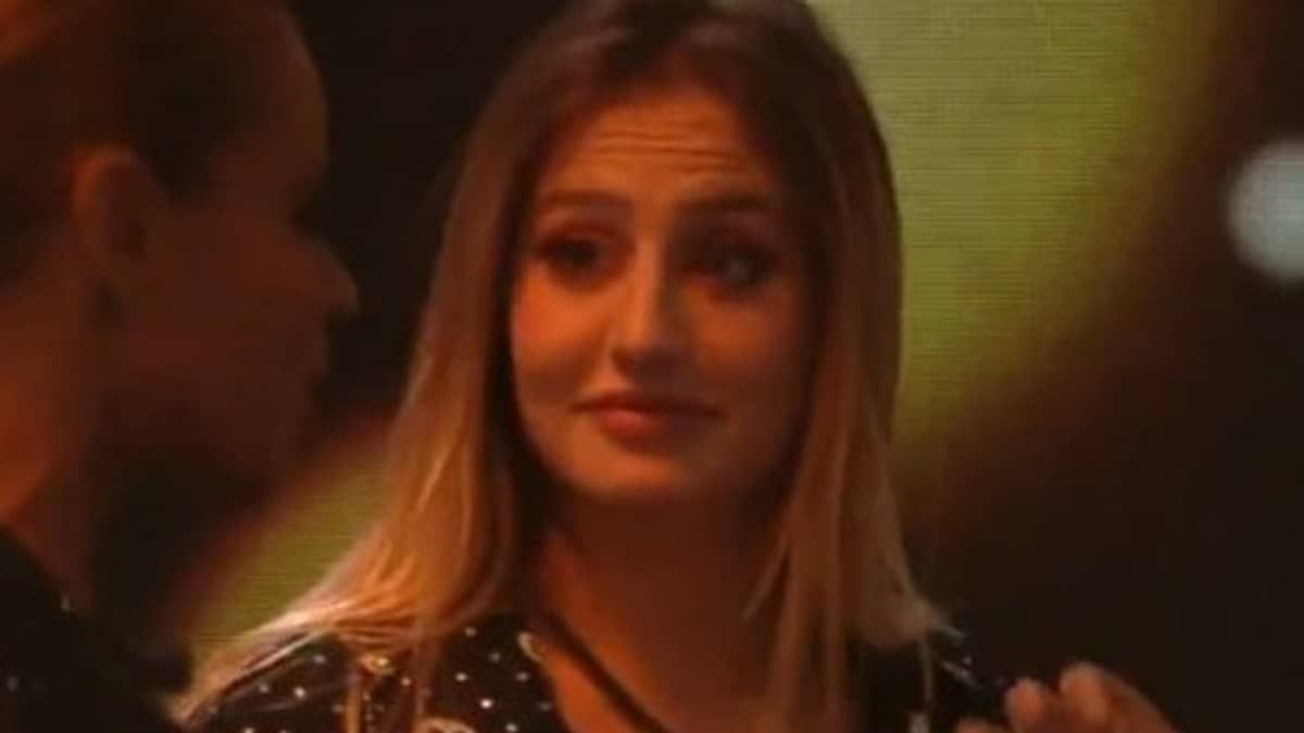 Bruna se irrita com produção e grita para poder fumar em festa fechada