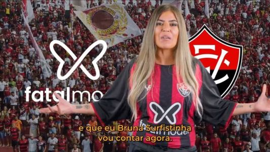 Bruna Surfistinha no anúncio da promoção aos sócios do Vitória