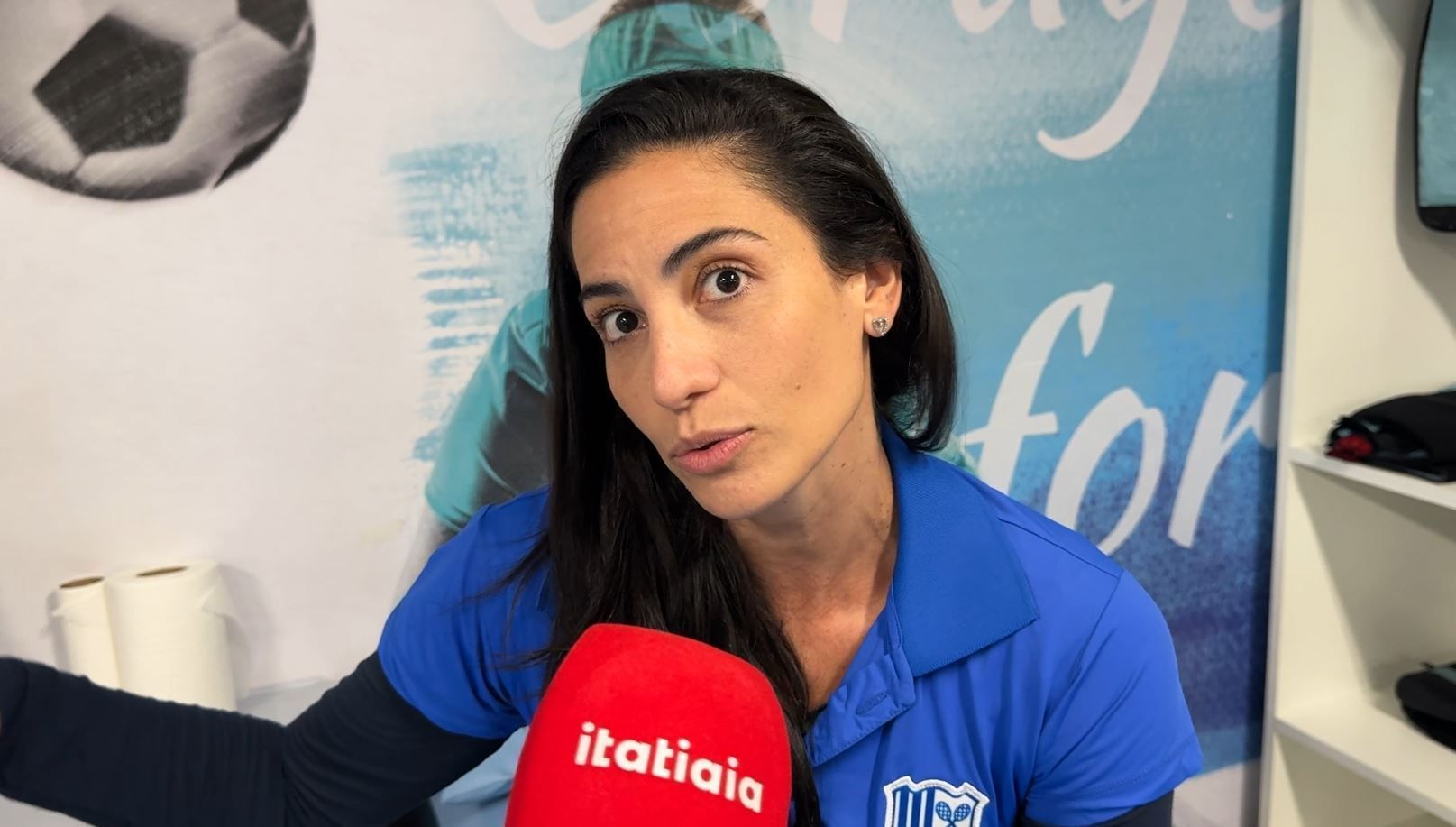 Fisioterapeuta projeta volta e explica detalhes de lesão no joelho de Julia Kudiess