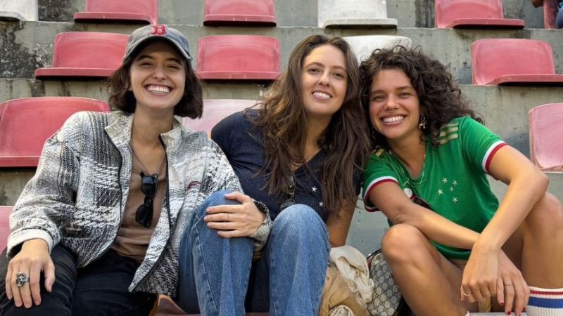 Ex-atriz da Globo assiste à vitória do Cruzeiro no Brasileirão Feminino