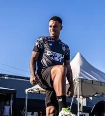 Emprestado pelo Atlético, meia pede desculpas após eliminação do Ceará