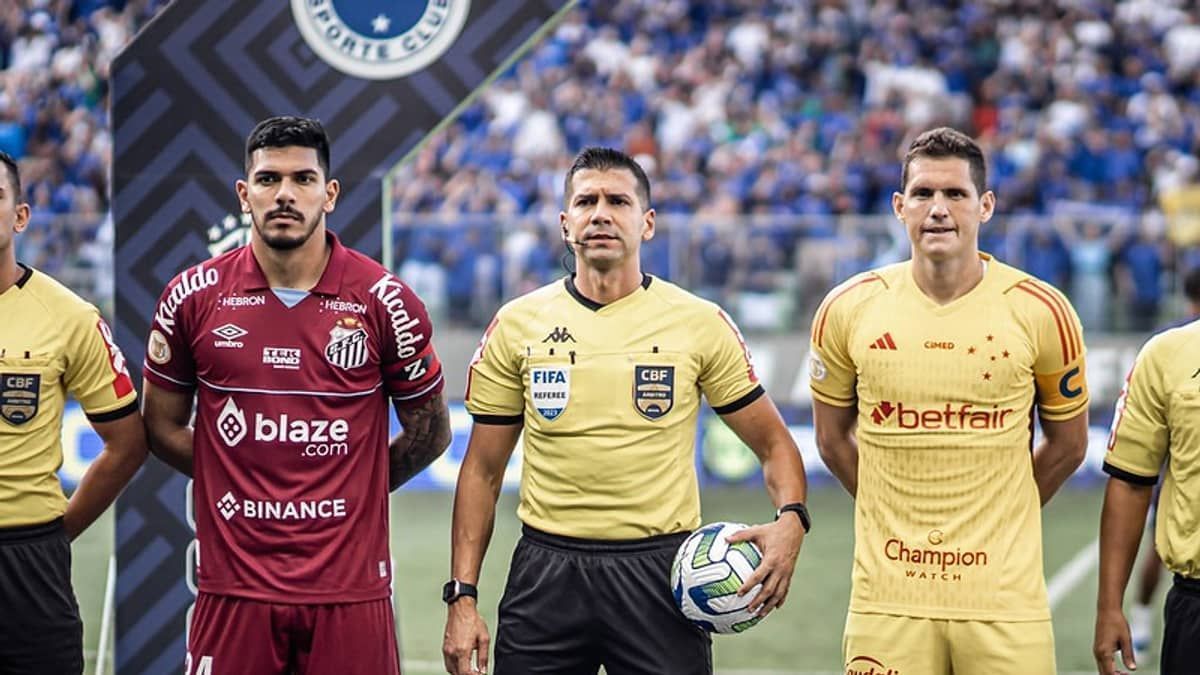 Cruzeiro x Santos: árbitro relata arremesso de explosivo e copo na súmula