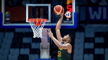 Bruno Caboclo, ala-pivô do Brasil, durante partida contra o Irã