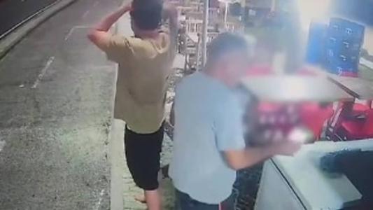 Bruno de Luca ao flagrar Kayky Brito sendo atropelado