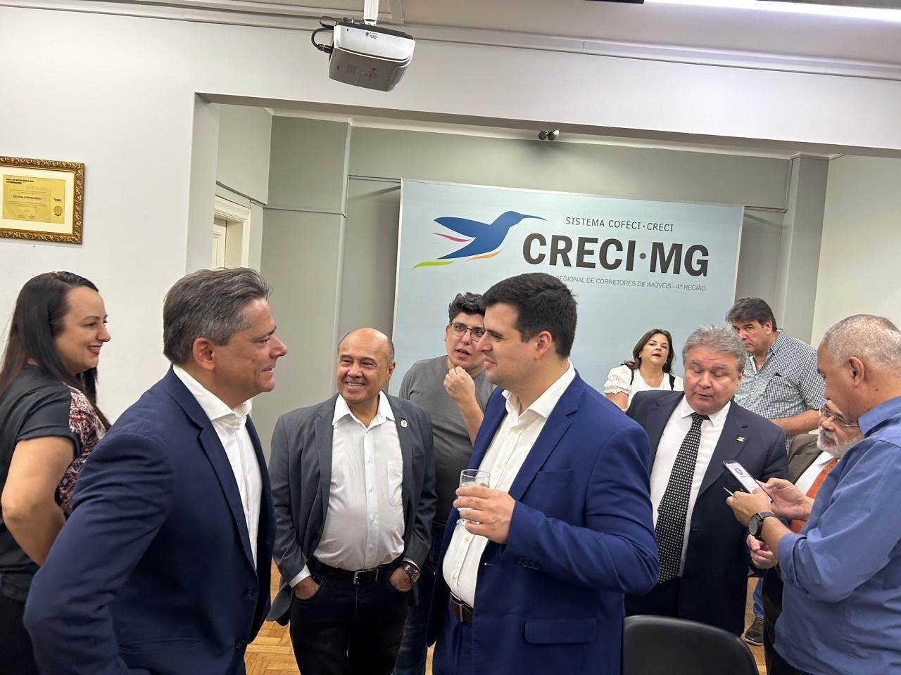 Engler se reúne com corretores, promete desburocratização e questiona pesquisas
