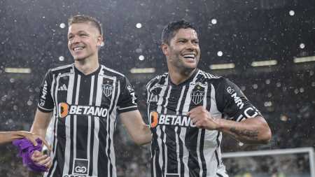 Bruno Fuchs e Hulk, zagueiro e atacante do Atlético