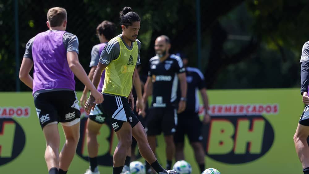 Atlético tem cinco jogadores de defesa com contrato até dezembro; veja lista