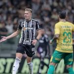 Felipão explica Fuchs no time titular do Atlético: 'Acrescentou virtudes e qualidades'