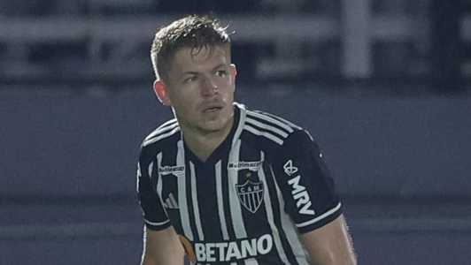 Bruno Fuchs, zagueiro do Atlético, em partida contra o RB Bragantino