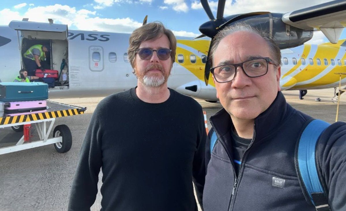 Vocalista do Biquini Cavadão descobre que viajou no mesmo avião que caiu em SP