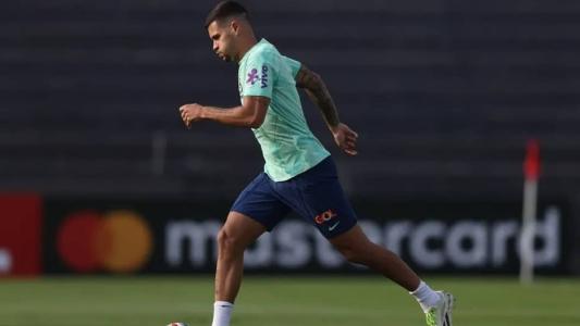 Bruno Guimarães em treinamento da Seleção Brasileira
