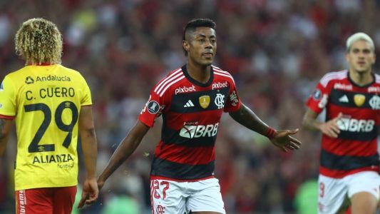 Bruno Henrique celebrando o gol marcado pelo Flamengo no Maracanã