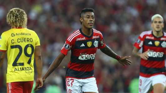 Bruno Henrique celebrando o gol marcado pelo Flamengo no Maracanã