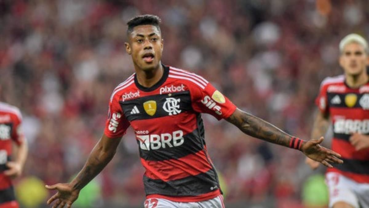 Bruno Henrique tem lesão no joelho e desfalca o Flamengo