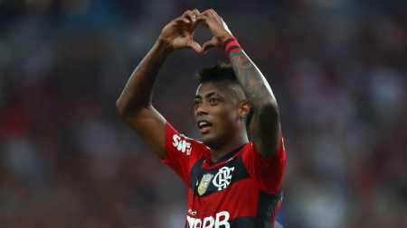 Bruno Henrique fez o terceiro gol do Flamengo na vitória sobre o Grêmio