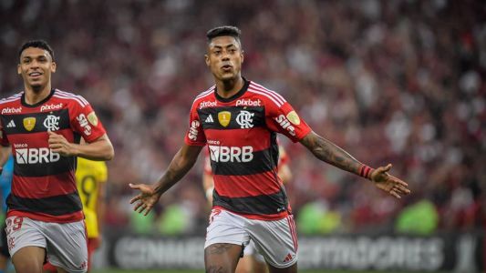 Bruno Henrique fez um dos gols do Flamengo diante do Aucas, no Maracanã