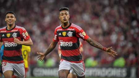 Bruno Henrique fez um dos gols do Flamengo diante do Aucas, no Maracanã