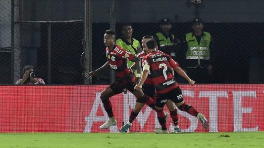 Bruno Henrique marcou no Defensores Del Chaco, mas não evitou a eliminação do Flamengo