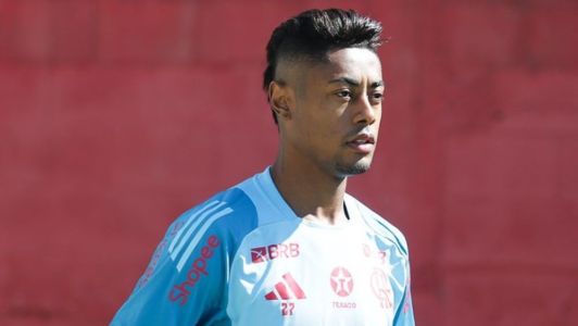 Bruno Henrique, atacante do Flamengo, em treinamento pelo clube