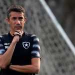 Bruno Lage se defende de críticas por mudanças no Botafogo