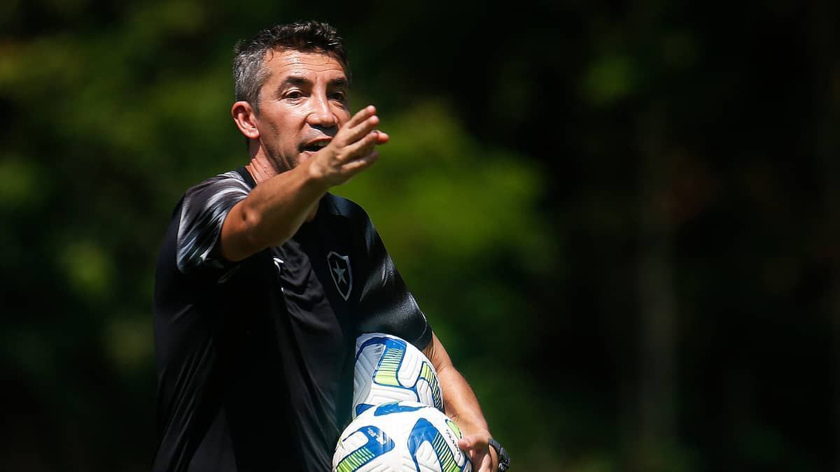 Clima pesa, e Botafogo decide encerrar passagem de Bruno Lage