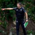 Técnico do Botafogo revela estratégia ao colocar cargo à disposição