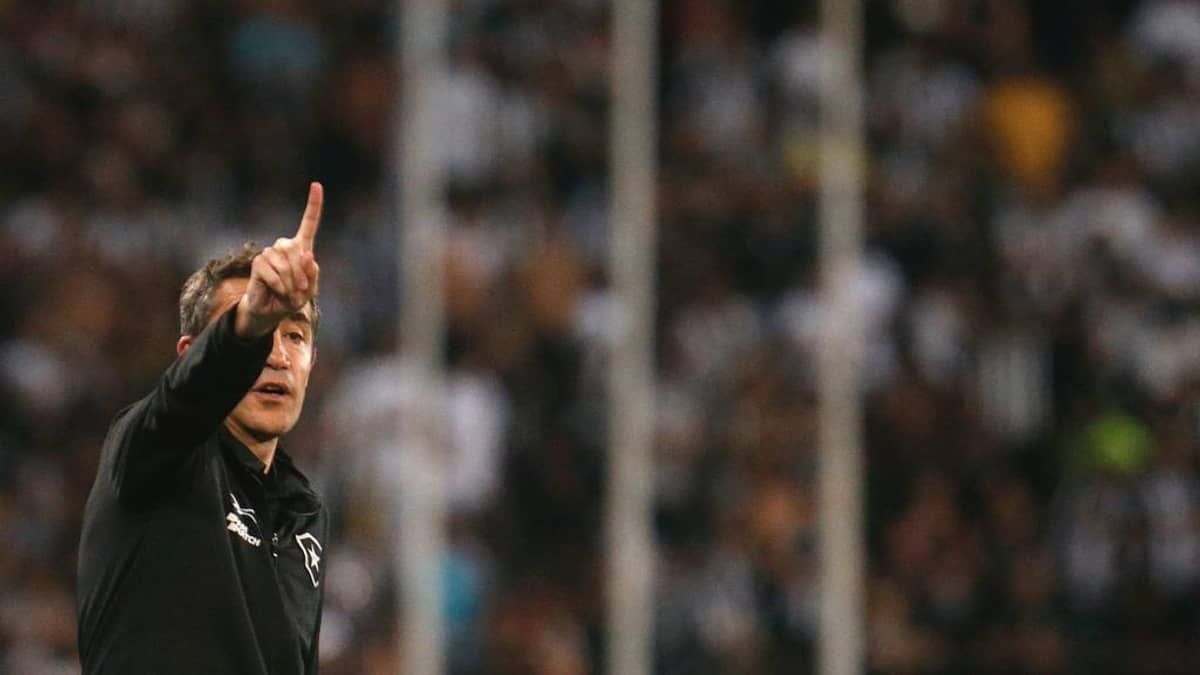 Botafogo age rápido e contorna desabafo de Bruno Lage, que segue no clube